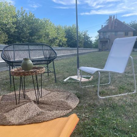 Jolie Cabane Avec Jacuzzi Pour Les Amoureux De La Nature Tullins Екстериор снимка