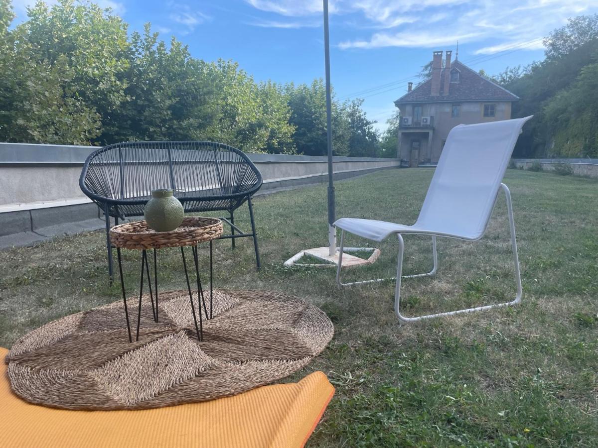 Jolie Cabane Avec Jacuzzi Pour Les Amoureux De La Nature Tullins Екстериор снимка