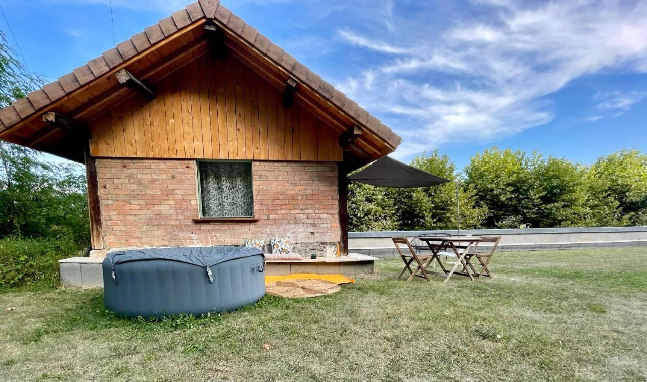 Jolie Cabane Avec Jacuzzi Pour Les Amoureux De La Nature Tullins Екстериор снимка